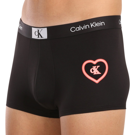 Мъжки боксерки Calvin Klein черено (NB3718A-UB1)